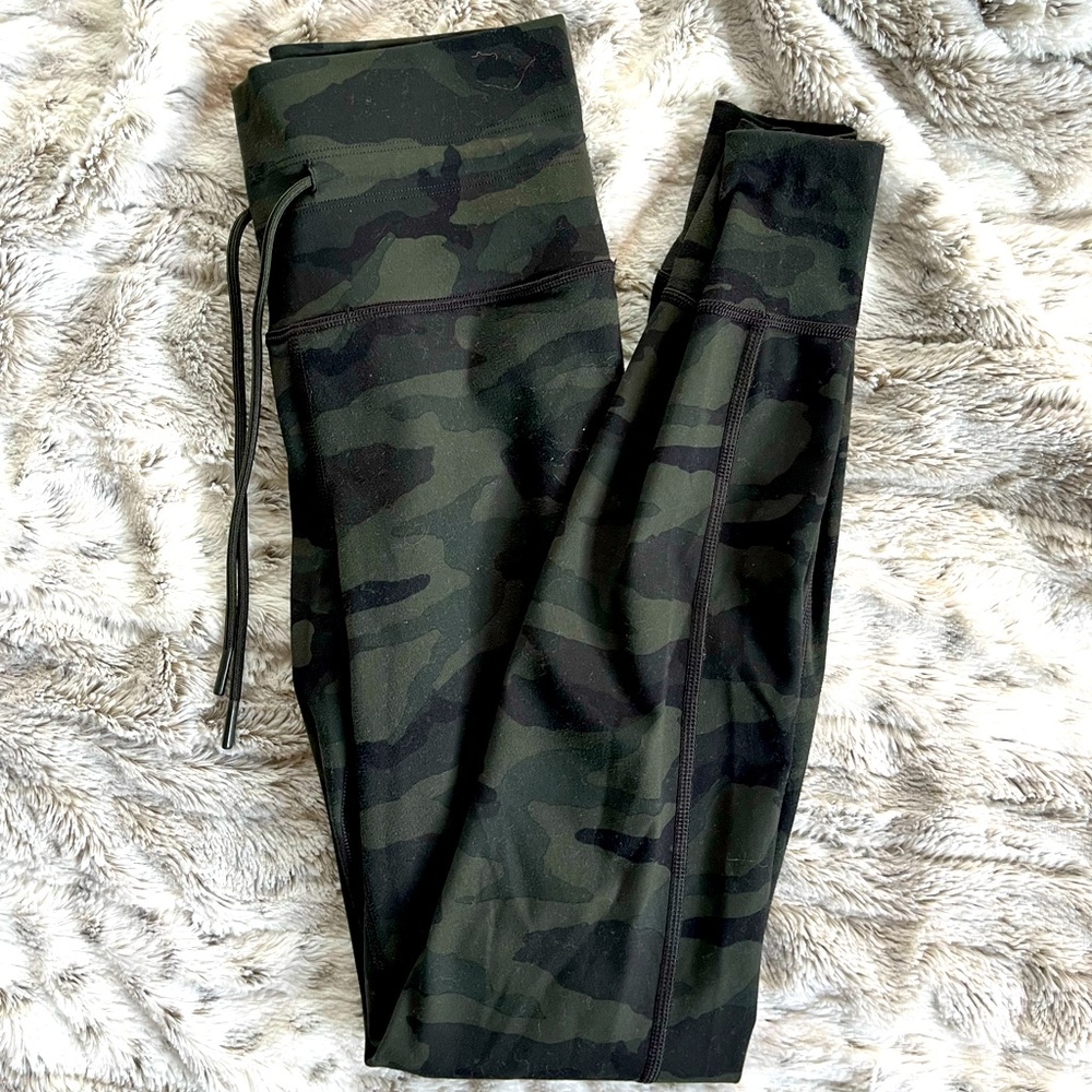 Size Small Camo Vuori Leggings